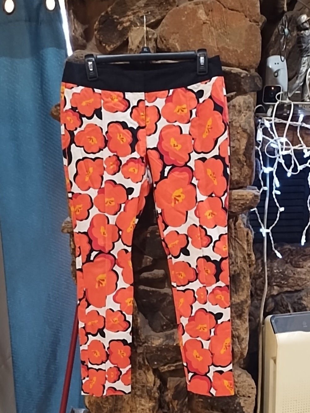 Worthington Coral and Black Floral Cropped Pants